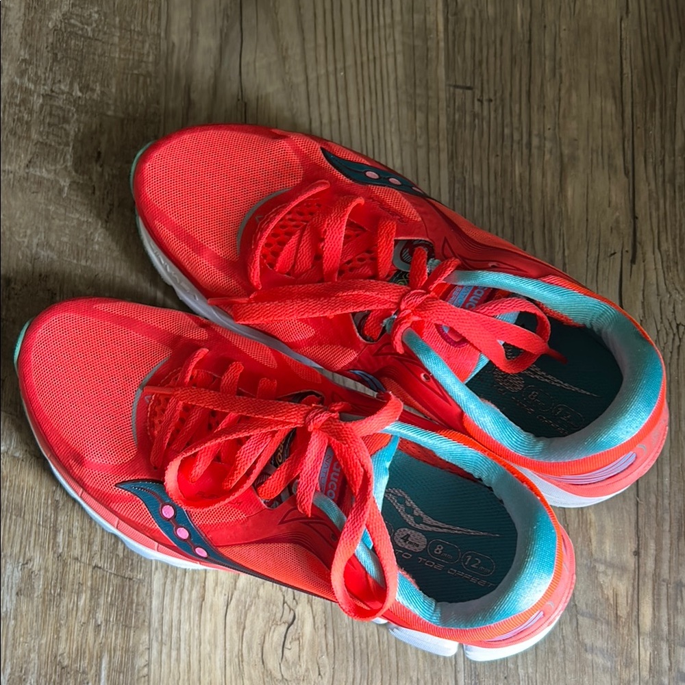 Saucony Red Athletic Shoes Mesh Upper Vibrant Design